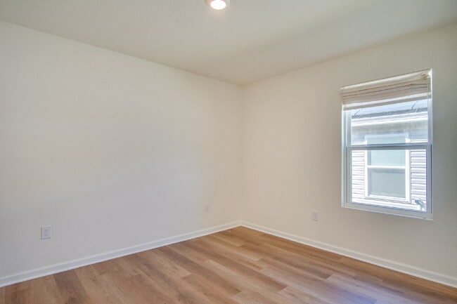 Building Photo - 3-Bed, 2-Bath Modern Home in Prime Locatio...