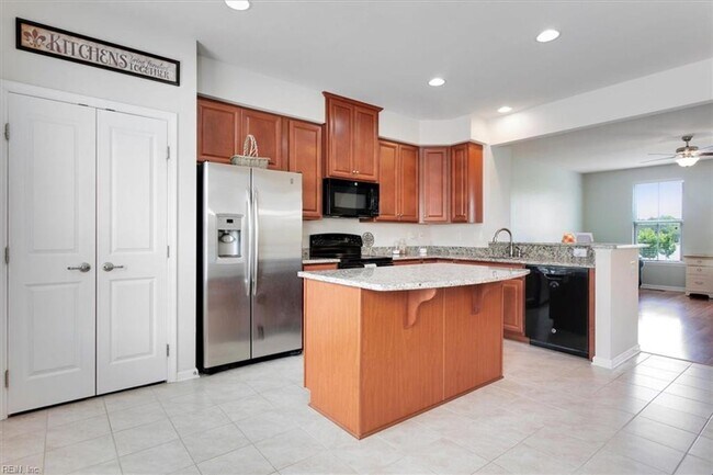 Building Photo - 3 bedroom/ 2 full bathroom and 1 half bathroom -Villages at Candle Station