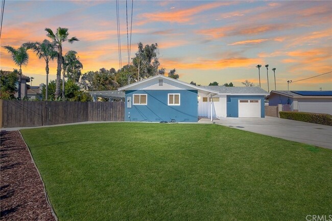 Building Photo - 2642 Davis Pl