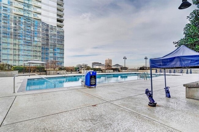 Building Photo - 400 W Peachtree St NW