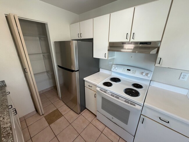 Building Photo - Upstairs Iao Parkside 2/2