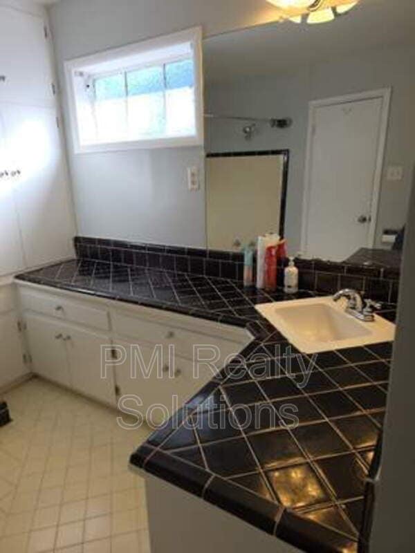 Building Photo - 4506 E 38th Pl