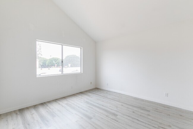 Building Photo - 2452 S Centinela Ave