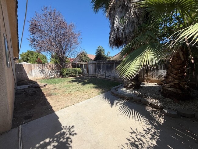 Building Photo - 5246 W Magill Ave