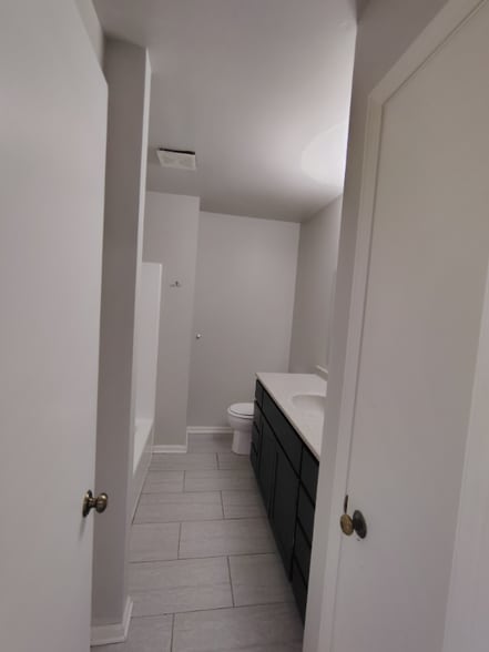 Building Photo - 2634 Randall Ave NW