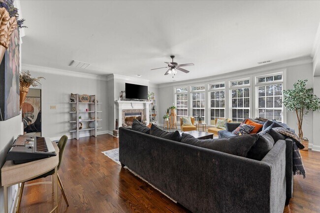 Building Photo - 5307 Bull St