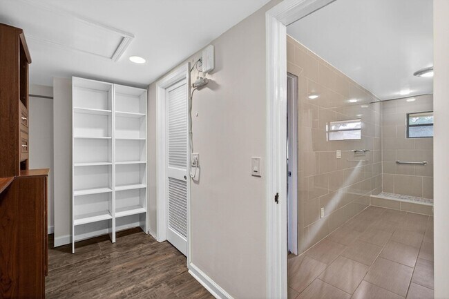 Building Photo - 17137 Waterbend Dr
