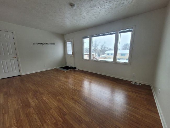 Building Photo - 2806 Janan Dr