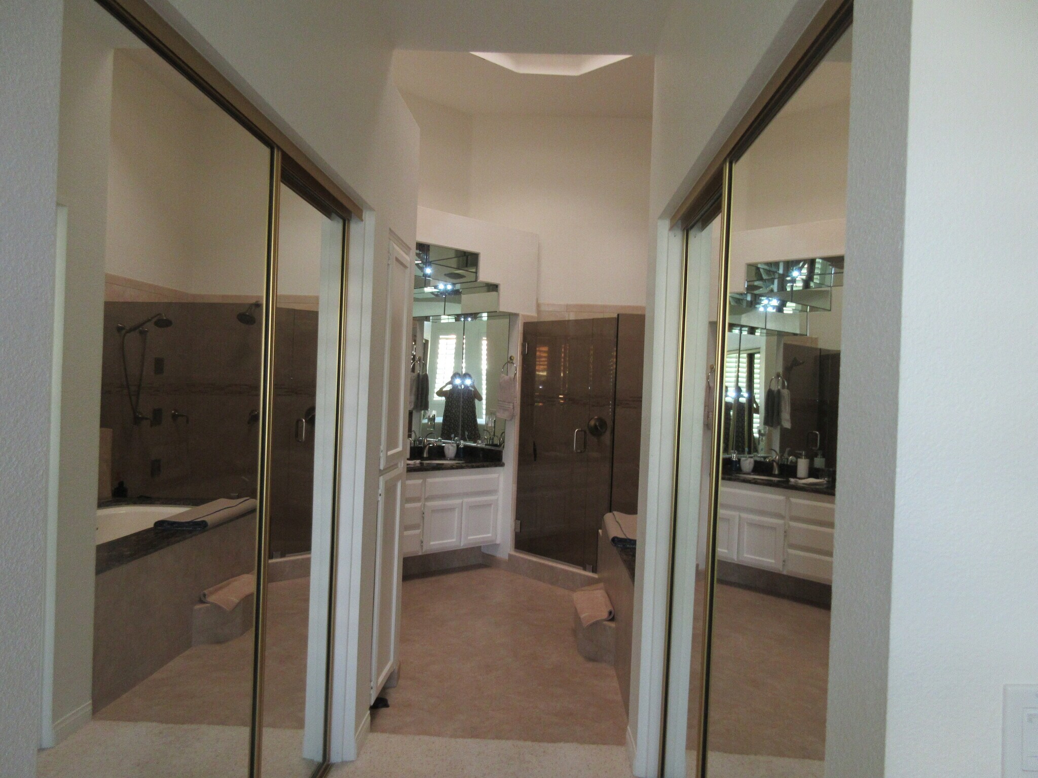 Building Photo - 100 Brandigo Cir