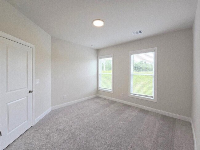 Building Photo - 657 SUMMIT HILL Way