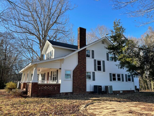 Building Photo - 4-5 bedroom home in Franklinville