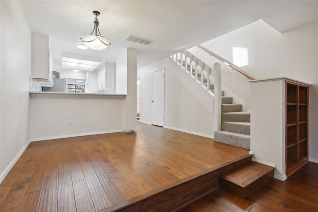 Building Photo - 7122 Wood Hollow Dr