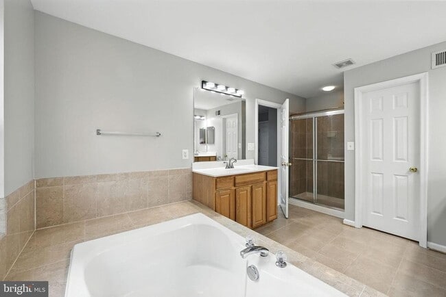 Building Photo - 4705 Manor Dr
