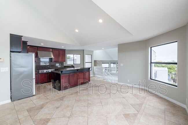 Building Photo - 604 N Irena Ave
