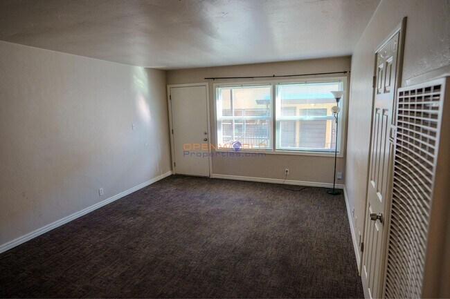 Building Photo - Newly Updated 2-Bedroom Apartment Unit in ...