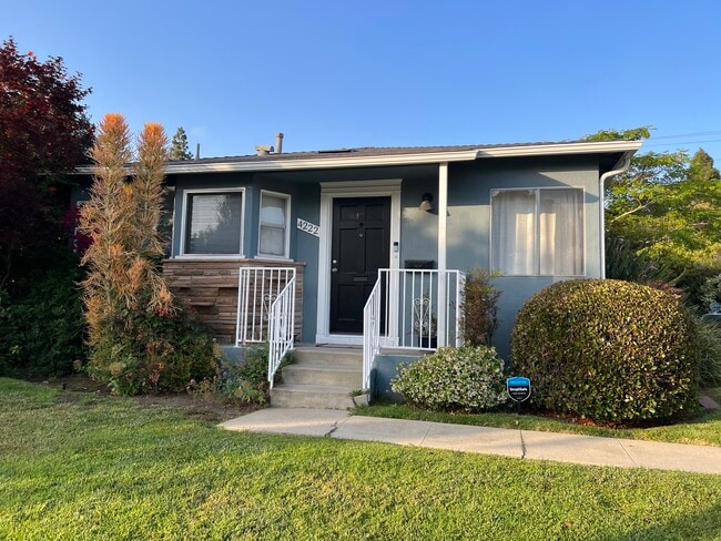 Building Photo - 4222 Jasmine Ave