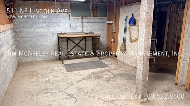 Building Photo - 511 NE Lincoln St