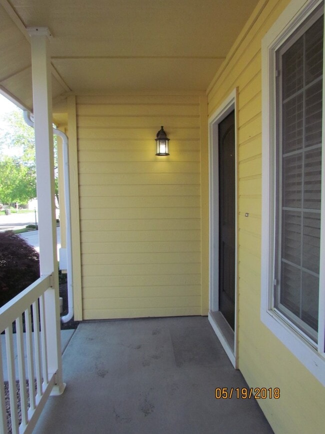 Building Photo - 4 bedroom 2 bath + Bonus Room home and nei...