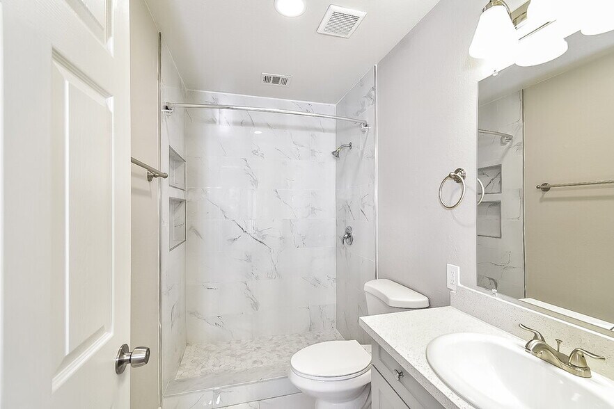 Building Photo - 8424 Lomack Ct