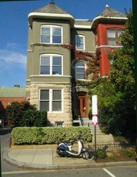 Building Photo - Updated 2 Bed / 2 Bath English Basement Condo in Dupont Circle
