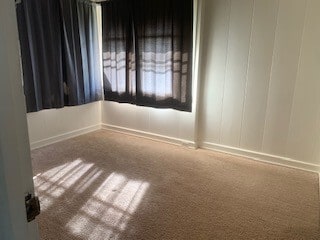 Building Photo - 3 BED 1 BATH BIG YARD  WITH CARPORT KANEOHE