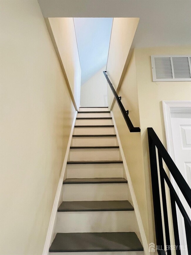 Building Photo - 362 Lawrie St