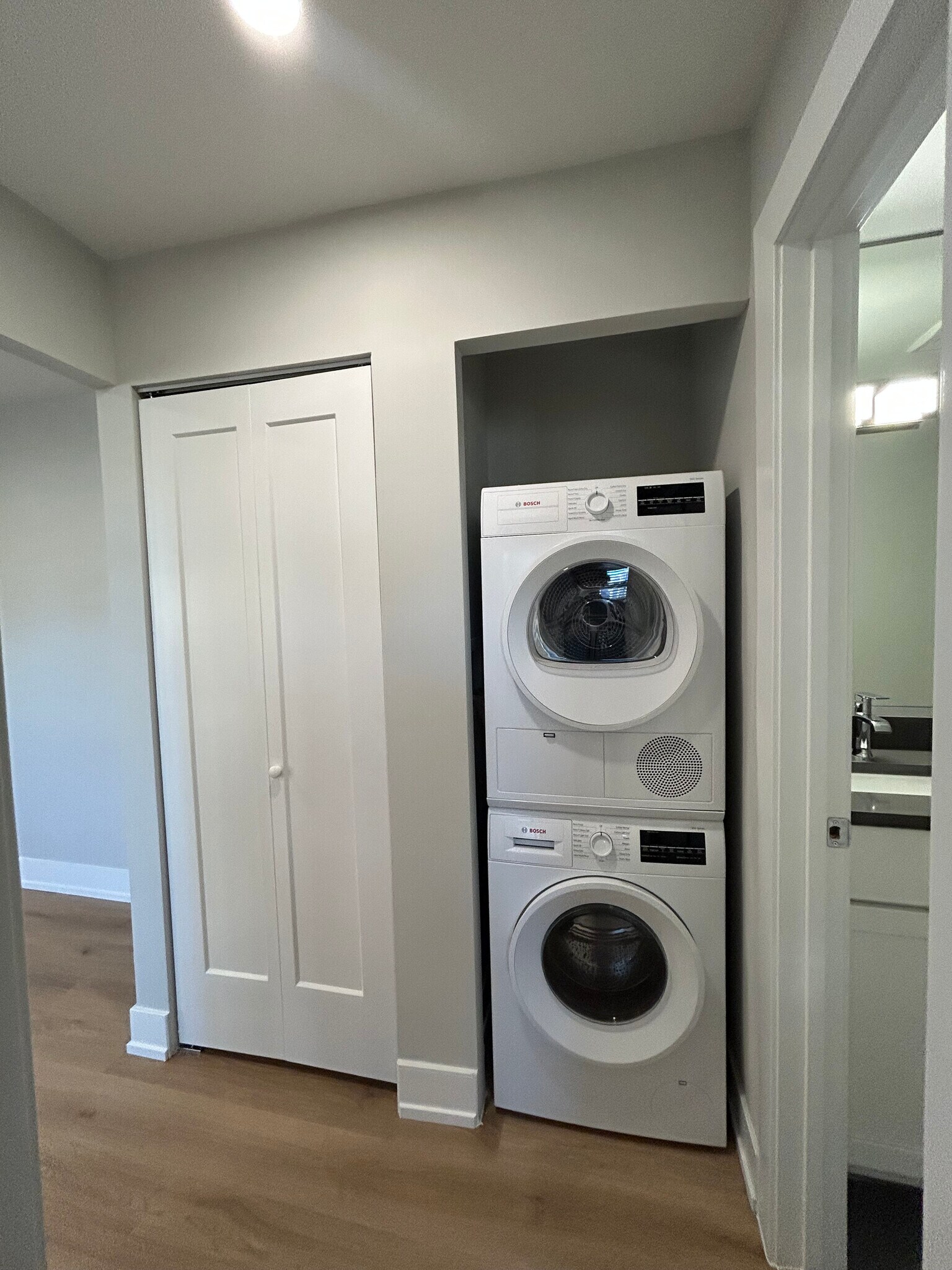 Building Photo - 540 W Aldine Ave