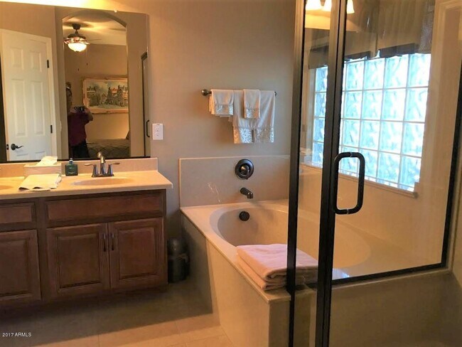 Building Photo - 41439 Ebony St