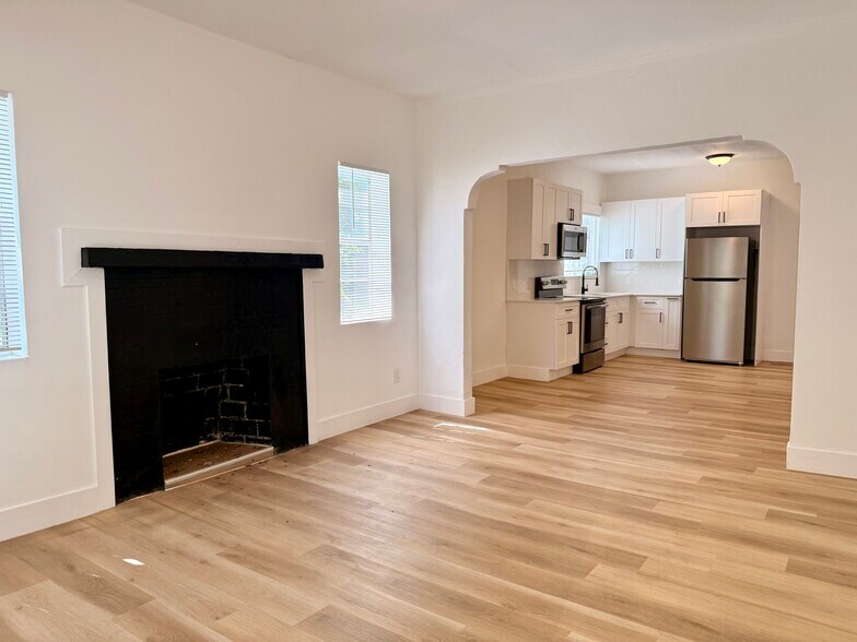 Building Photo - 45 NE 60th St