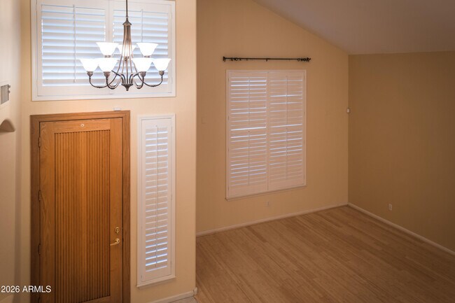 Building Photo - 844 W Azalea Dr