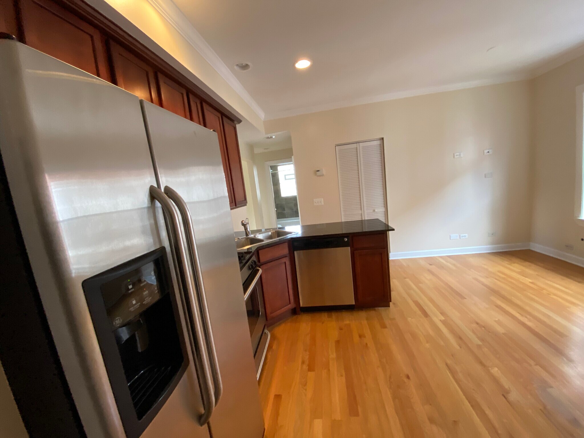 Building Photo - 3246 N Clifton Ave