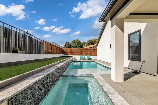 Building Photo - 17 Bellingham Ct