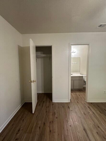 Building Photo - 304 N Ann Blvd