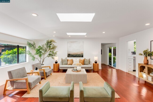 Building Photo - 2424 San Miguel Dr