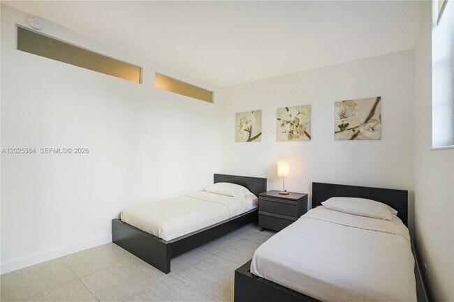 Building Photo - 4001 S Ocean Dr