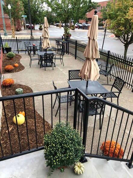Building patio - 34 W Front St