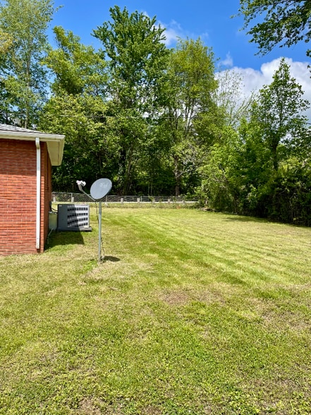 Building Photo - 402 Sam Parker Rd