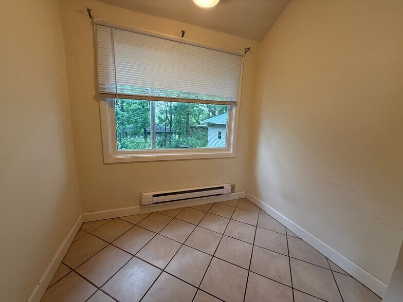 Building Photo - 3322 Ridgeway Ave