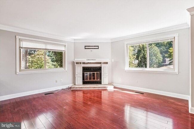 Building Photo - 3809 Hemlock Way