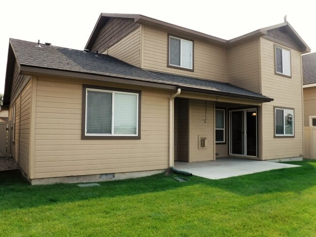 Building Photo - Beautiful 4 bed 2.5 bath home in the perfect Meridian location just off Ustick between Linder and...