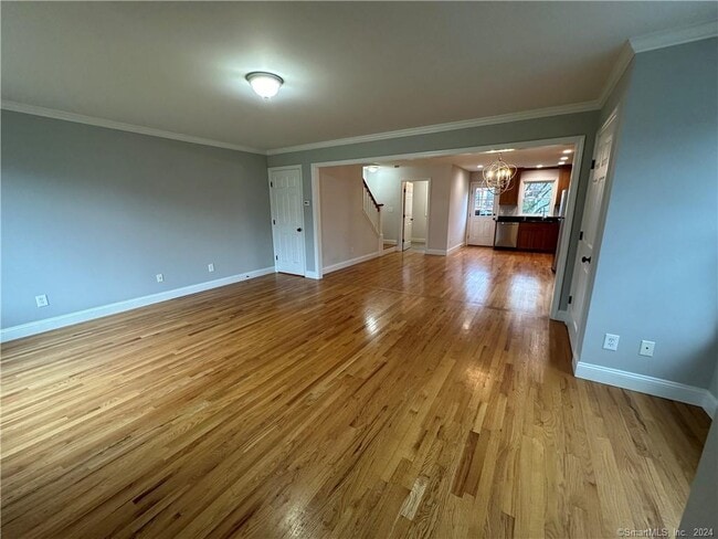 Building Photo - 562 Light St