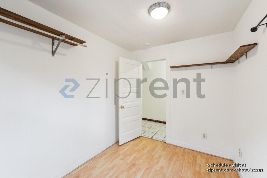 Building Photo - Unit