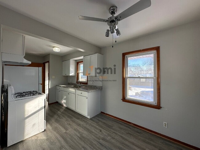 Building Photo - 6617 Parrish Ave