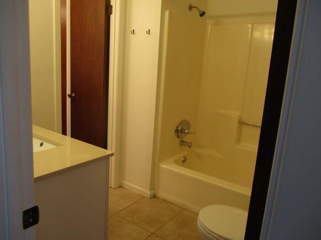 Building Photo - 206 Ann Cir