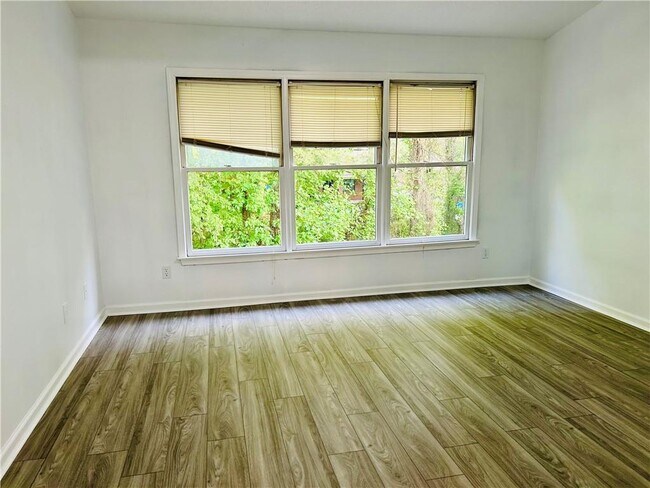 Building Photo - 2580 Binghampton Ln