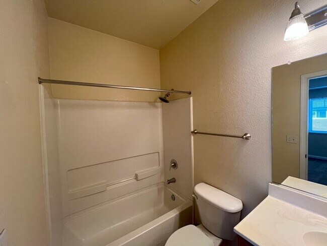 Building Photo - North Reno/UNR: Two Bedroom Townhome