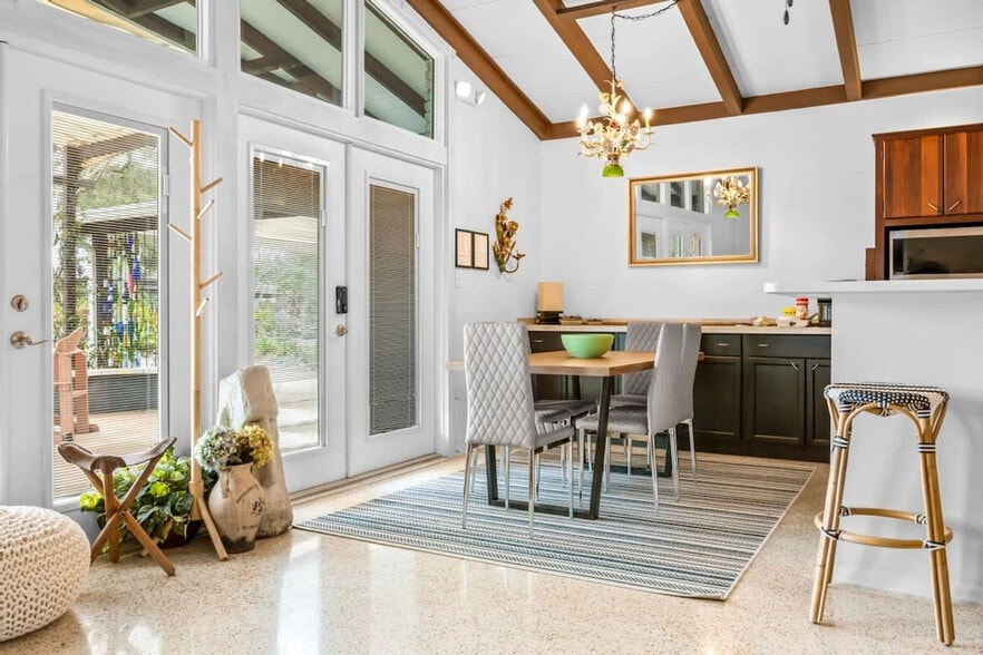 Building Photo - 936 Santa Cruz Rd