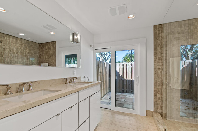 Building Photo - 11792 Wimbledon Cir