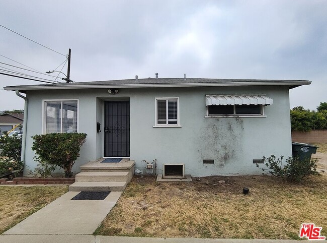 Building Photo - 1560 W 160th St