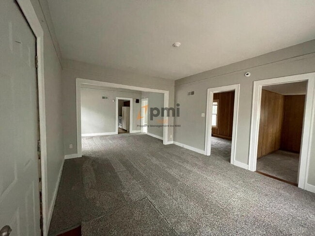 Primary Photo - 6516 Meadow Ln Ave